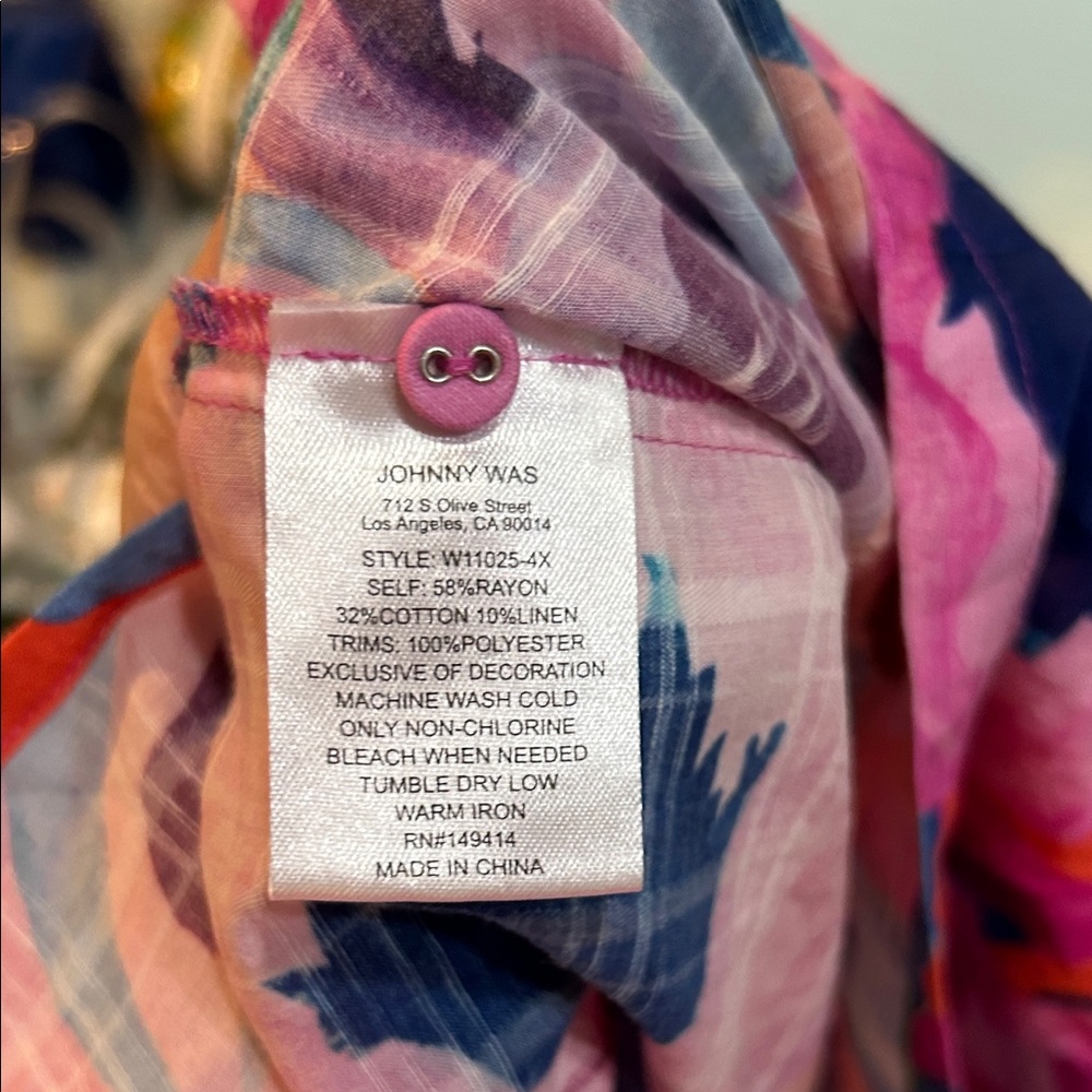 NWT Gorgeous colors Vibrant Floral top Johnny Was - Picture 13 of 13